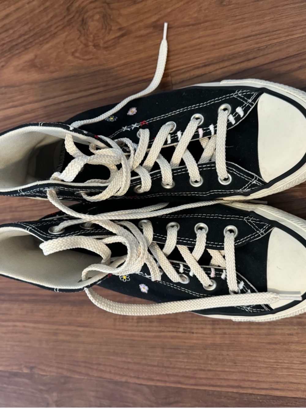 Converse Black High-Top Sneakers with flower Embroidery - Picture 2 of 7